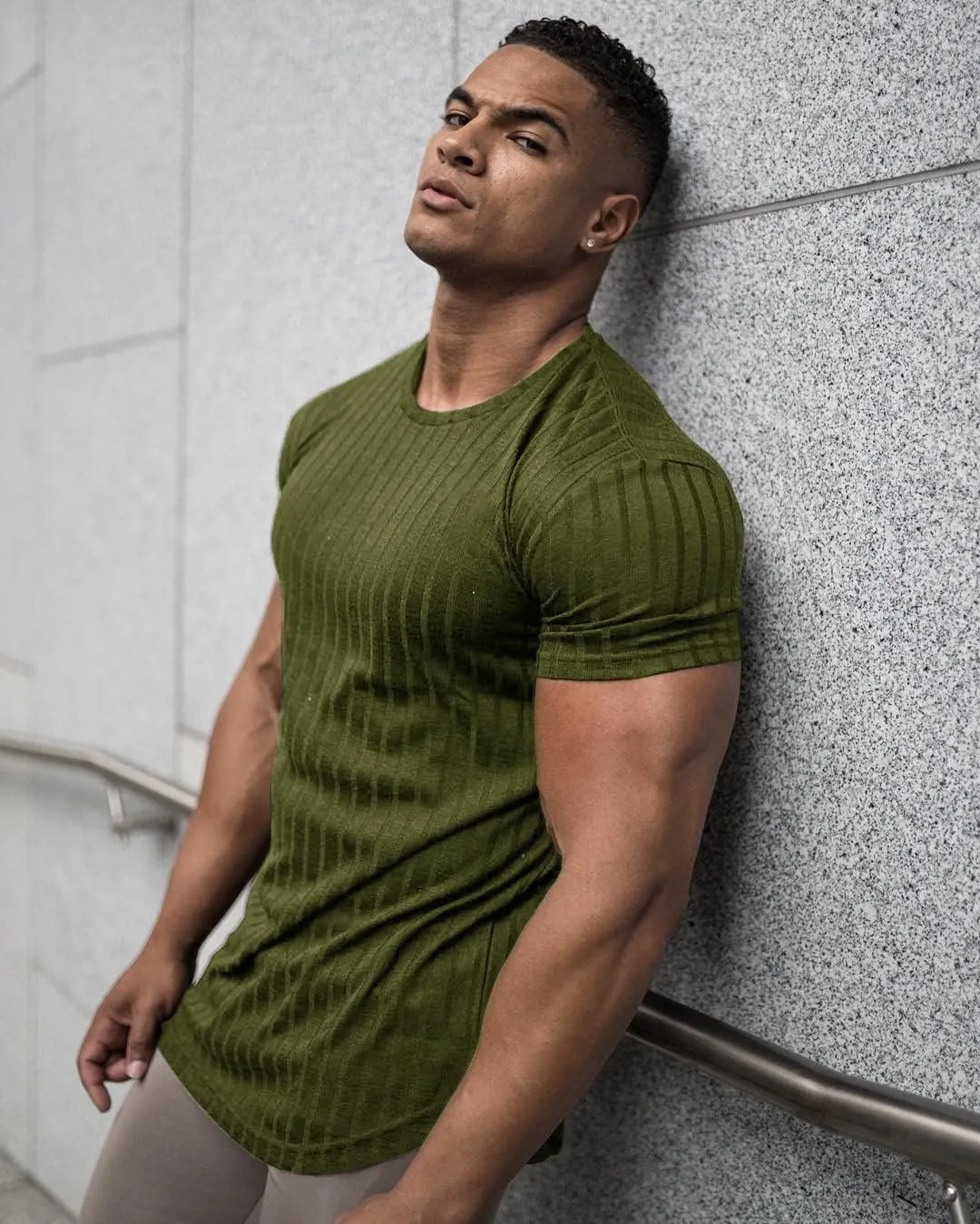 URRU Men's Muscle T Shirts Stretch Short Sleeve Bodybuilding Workout Casual Slim Fit Tee Shirts