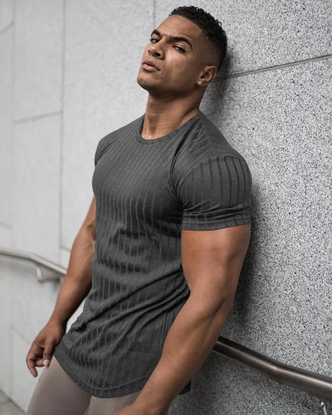 URRU Men's Muscle T Shirts Stretch Short Sleeve Bodybuilding Workout Casual Slim Fit Tee Shirts